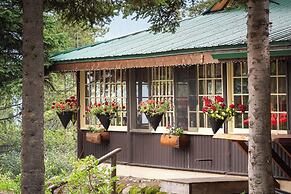 Storm Mountain Lodge Cabins & Dining