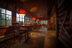 Storm Mountain Lodge Cabins & Dining