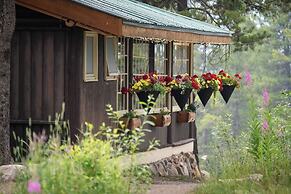 Storm Mountain Lodge Cabins & Dining