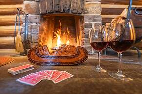 Storm Mountain Lodge Cabins & Dining