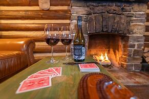 Storm Mountain Lodge Cabins & Dining