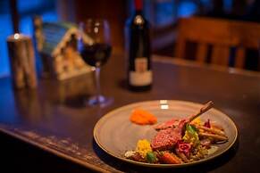 Storm Mountain Lodge Cabins & Dining