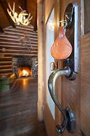 Storm Mountain Lodge Cabins & Dining