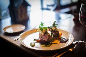 Storm Mountain Lodge Cabins & Dining