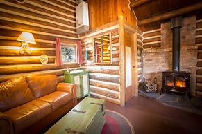 Storm Mountain Lodge Cabins & Dining