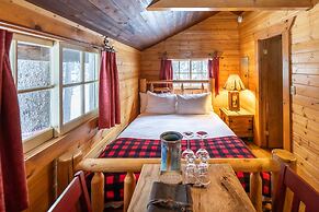 Storm Mountain Lodge Cabins & Dining