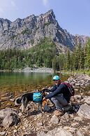 Storm Mountain Lodge Cabins & Dining