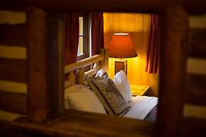 Storm Mountain Lodge Cabins & Dining