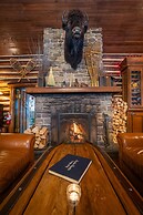 Storm Mountain Lodge Cabins & Dining