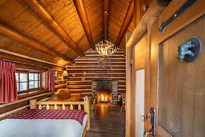 Storm Mountain Lodge Cabins & Dining