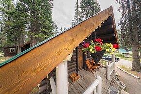 Storm Mountain Lodge Cabins & Dining