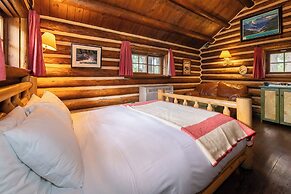 Storm Mountain Lodge Cabins & Dining