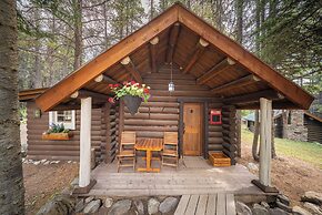 Storm Mountain Lodge Cabins & Dining