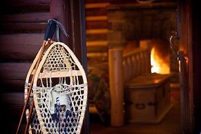 Storm Mountain Lodge Cabins & Dining