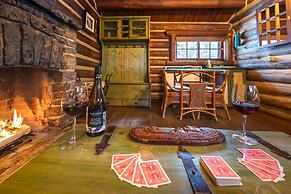 Storm Mountain Lodge Cabins & Dining