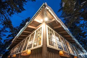 Storm Mountain Lodge Cabins & Dining