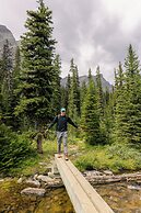 Storm Mountain Lodge Cabins & Dining