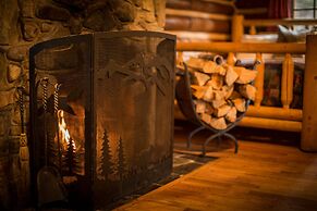 Storm Mountain Lodge Cabins & Dining