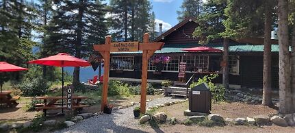 Storm Mountain Lodge Cabins & Dining