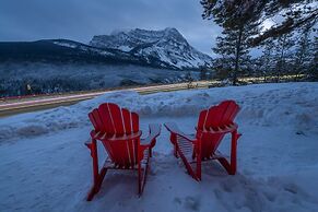 Storm Mountain Lodge Cabins & Dining