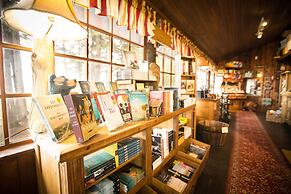 Storm Mountain Lodge Cabins & Dining