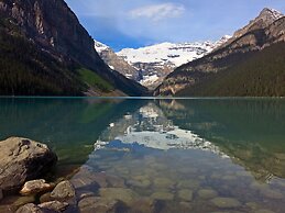 Storm Mountain Lodge Cabins & Dining