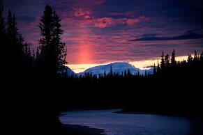 Storm Mountain Lodge Cabins & Dining