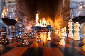 Storm Mountain Lodge Cabins & Dining