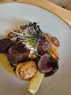 Storm Mountain Lodge Cabins & Dining