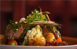 Storm Mountain Lodge Cabins & Dining