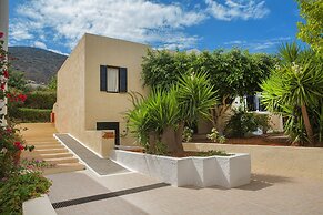 Sundance Apartments and Suites