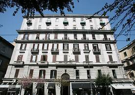 Napoli's Gold Hotel