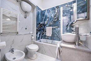 Napoli's Gold Hotel