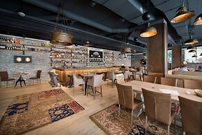 Wilson Palace by LOFT