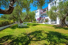 Xenios Faros Apartments