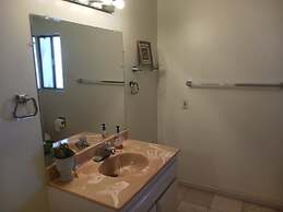 Bed and Breakfast in Hollywood Hills