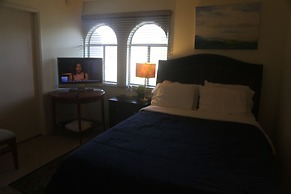 Bed and Breakfast in Hollywood Hills