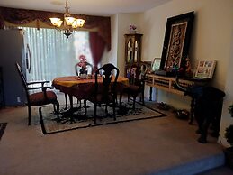 Bed and Breakfast in Hollywood Hills