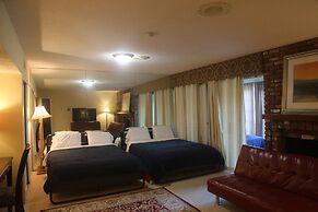 Bed and Breakfast in Hollywood Hills