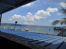 Blue Rock Beach Resort