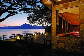 Lakeside Villa Suimeikaku