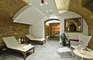 Adele Boutique Hotel