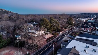 Stone Mountain Manor