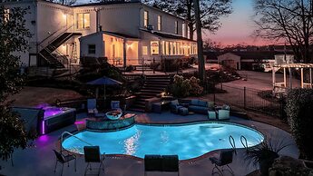 Stone Mountain Manor