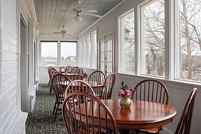 Stone Mountain Manor