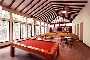 Jungle Lodge Hotel