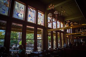 McMenamins Anderson School