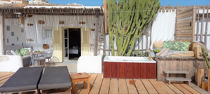 Sea Side Studios & Houses