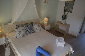 Sea Side Studios & Houses