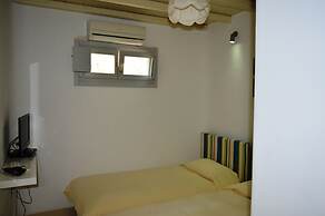 Sea Side Studios & Houses